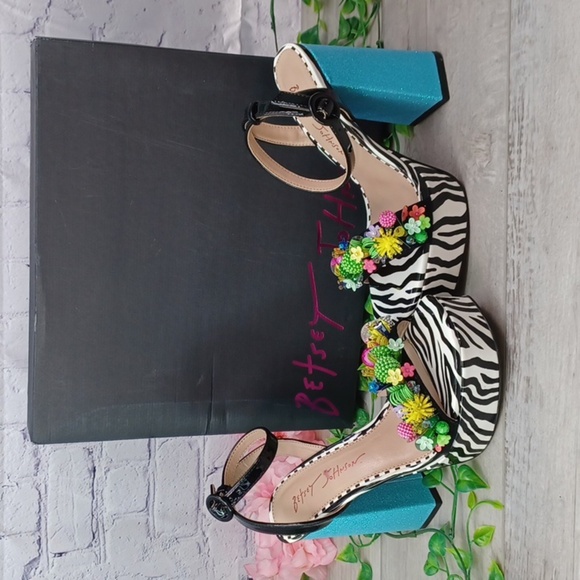 Betsey Johnson Jorden NIB - Picture 1 of 11